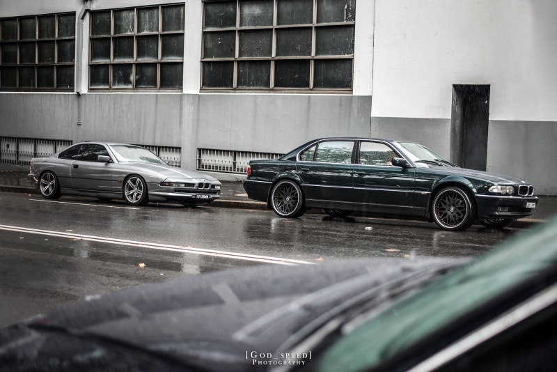 land vehicle, building exterior, architecture, rain, BMW 7 Series, mode of transportation, 1080P, road, built structure, rainy season, parking, transportation