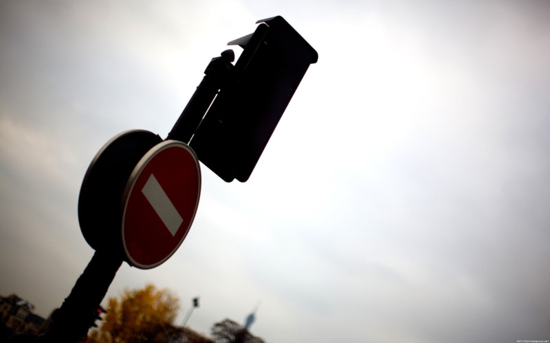 transportation, cloud - sky, 1080P, road signal, stoplight, warning sign, gray, simple, red light, red, sky, nature, no people, low angle view, communication