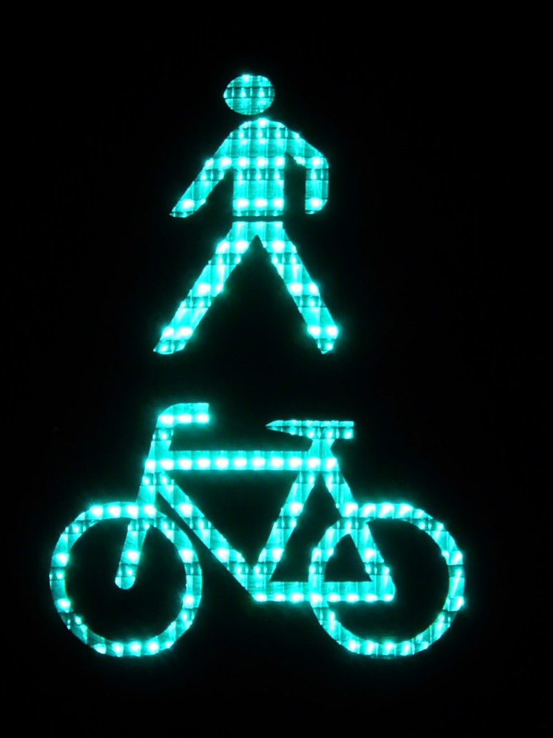 sign, lighting equipment, representation, human representation, traffic lights, directional sign, safety, road sign, guidance, light, light signal, 2K