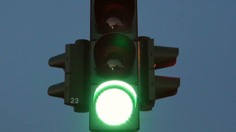 2K, traffic signal, outdoors, rules of the road, light signal, traffic lights, green color, clip, drive, clear sky, low angle view, road signal, road