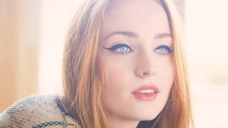 contemplation, beautiful woman, body part, adult, actress, Sophie Turner, hairstyle, human face, blond hair, hair, close-up, red lipstick, one person, women