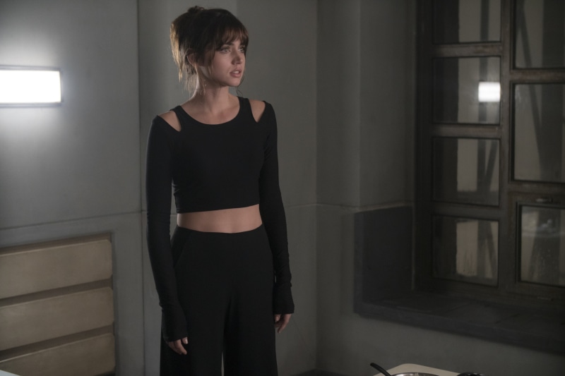4k, young adult, clothing, looking, exercising, beautiful woman, women, standing, 2017 movies, young women, lifestyles, contemplation, 5K, adult, three quarter length