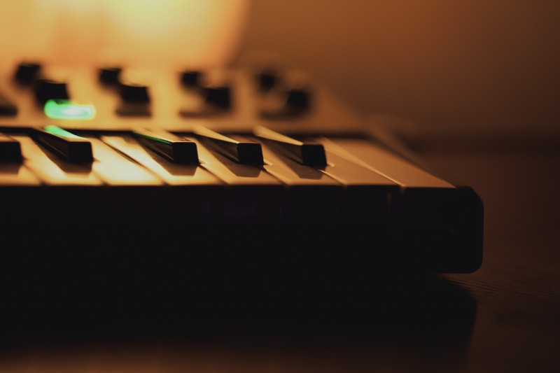 computer key, wooden, noise, studio shot, wooden desk, day, indoors, control, music, midi, close-up, audio equipment, illuminated, technology, electrical equipment