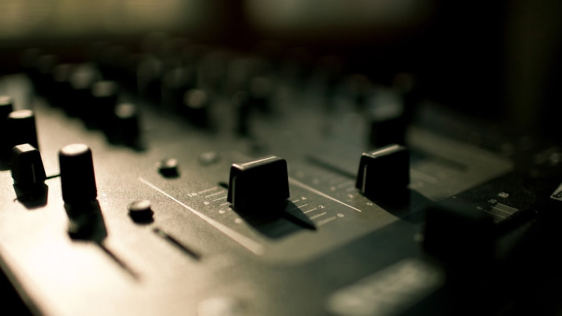 indoors, 1080P, rock music, close-up, mixer, arts culture and entertainment, communication, electronics industry, electrical equipment, sound recording equipment