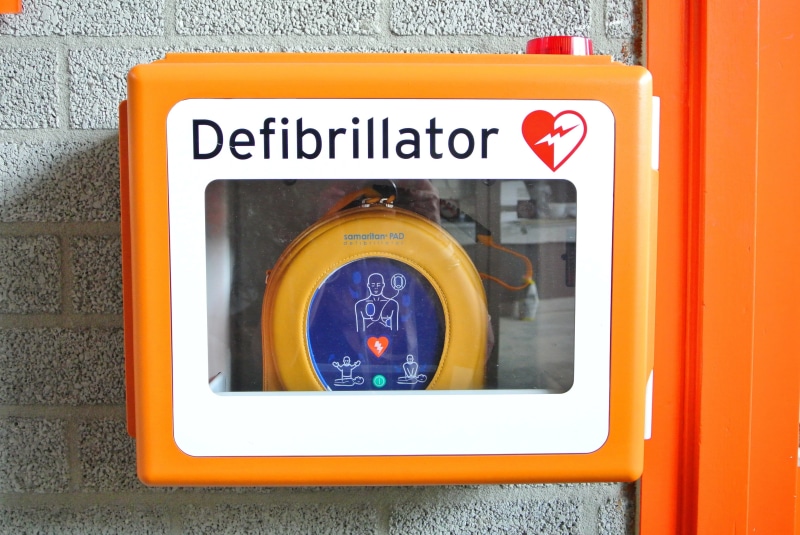 doctor, outdoors, Ill, white, heart, communication, First Aid, frequency, orange color, health check, investigation, 4K, technology, Defibrillator, heal