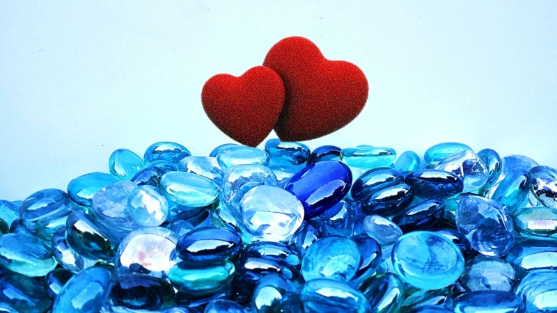 shiny, icon, background, shape, elegant, lovely, heart, friendship, decoration, studio shot, relations, sweet, indoors, freshness, pebbles, soul, two, heart shape