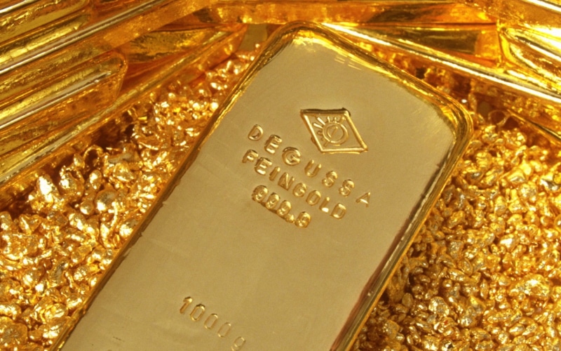 gold colored, gold, no people, full frame, 1080P, indoors, savings, economy, number, coin, business, shiny, wealth, luxury, close-up, investment, finance