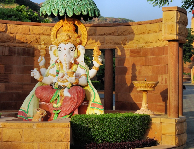 ganesh, sculpture, spirituality, statue, human representation, outdoors, india, god, green, building, representation, history, male likeness, religion