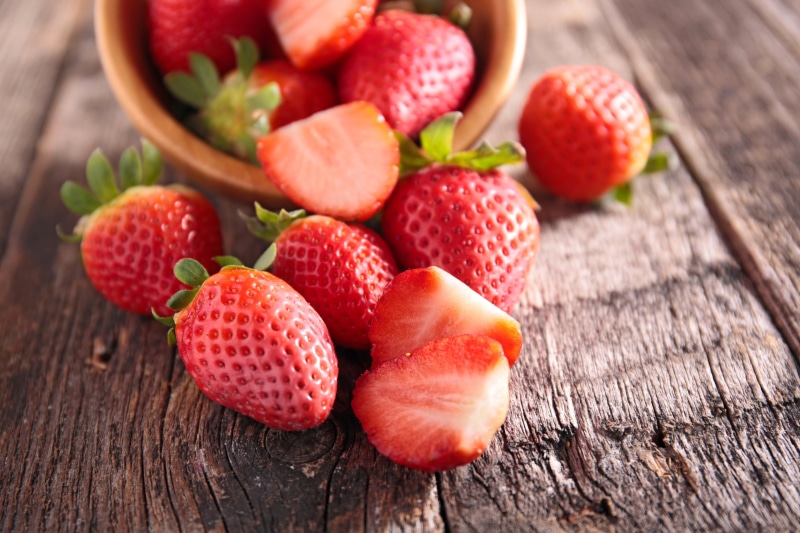 focus on foreground, wood - material, healthy eating, high angle view, food and drink, table, still life, fruit, no people, ripe, red, 4K, strawberry 4k high res