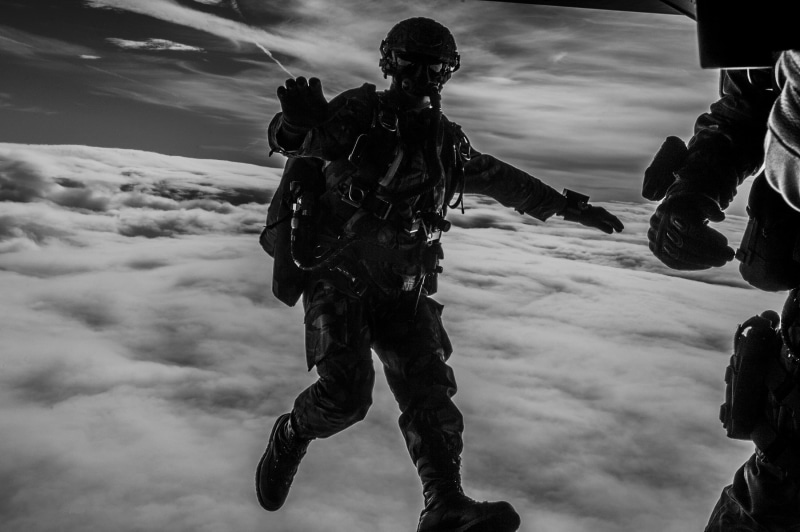 clothing, cloud - sky, rifle, jumping, men, nATO, halo, high altitude, sport, weapon, Parachuting, Skydiving, danger, army, skydivers, people, Parachute