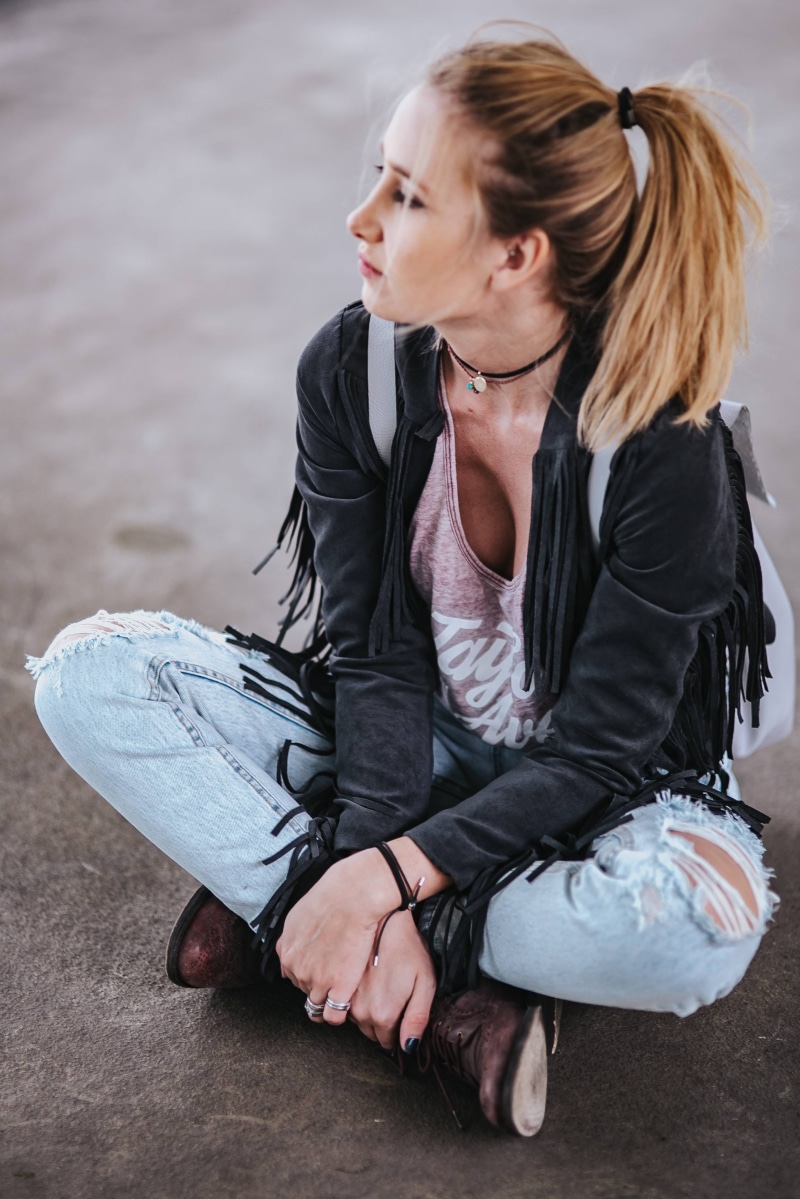handrail, one woman only, jacket, woman, beauty, young Women, contemplation, real people, green, relaxation, jeans, hairstyle, girl, lifestyles, leisure activity