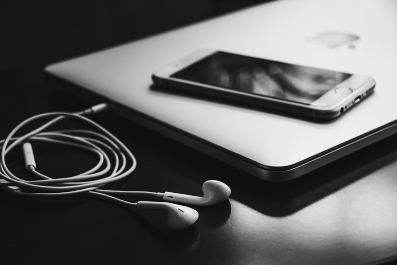 white, still life, portability, smartphone, still, wireless technology, indoors, apple, earphones, black background, bokeh, business, connection, mobile phone
