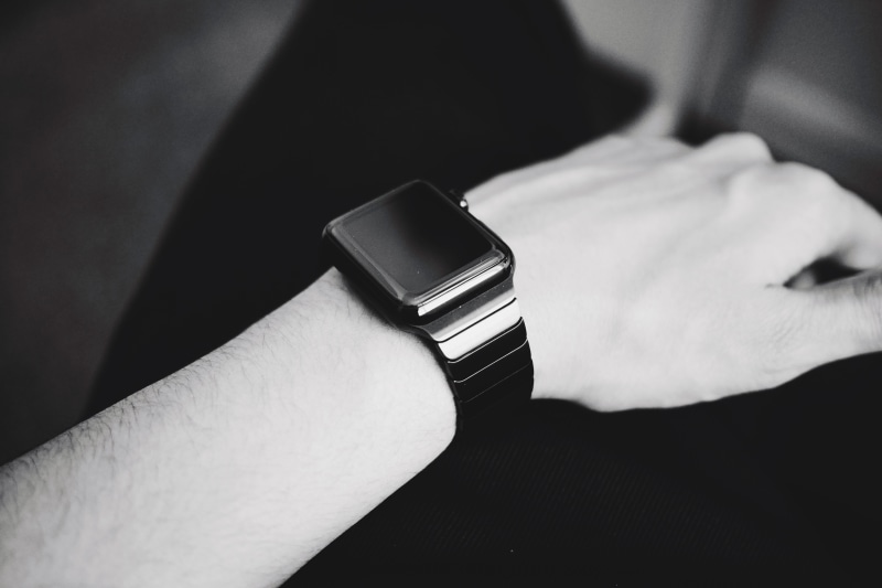 apple Watch, jewelry, pc, set, wristwatch, device, focus on foreground, mobile device, network, web, holding, app, close-up, body part, flat, one person