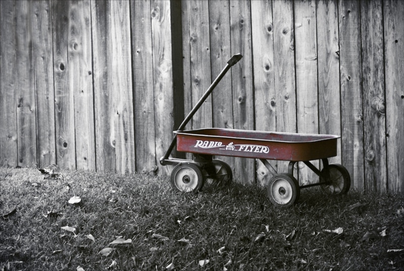 pull, grass, flyer, fence, nature, 720P, wagon, no people, mode of transportation, land, boundary, wood - material, wheel, red, selective coloring, old