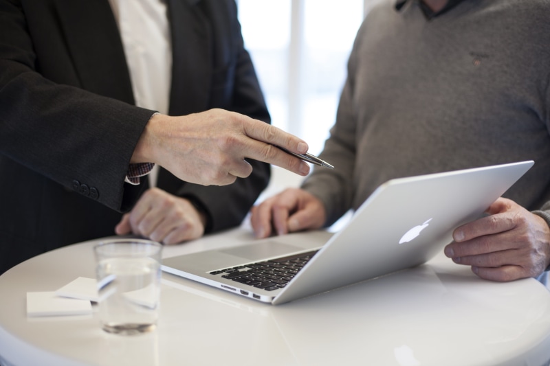 indoors, technology, using laptop, business, wireless technology, adult, 5K, businessmen, communication, consulting for real estate, macbook, laptop, pointing