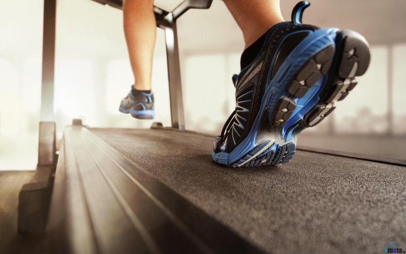 sport, leisure activity, low section, human body part, shoe, sports, human limb, running, selective focus, sports shoe, indoors, body part, 2K