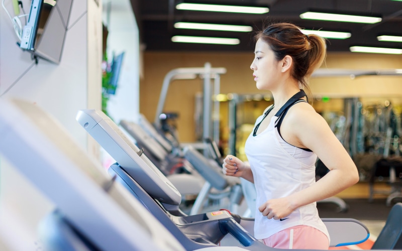 body conscious, side view, beauty, lifestyles, profile view, exercise machine, fitness, young women, young adult, health club, treadmill, women, adult