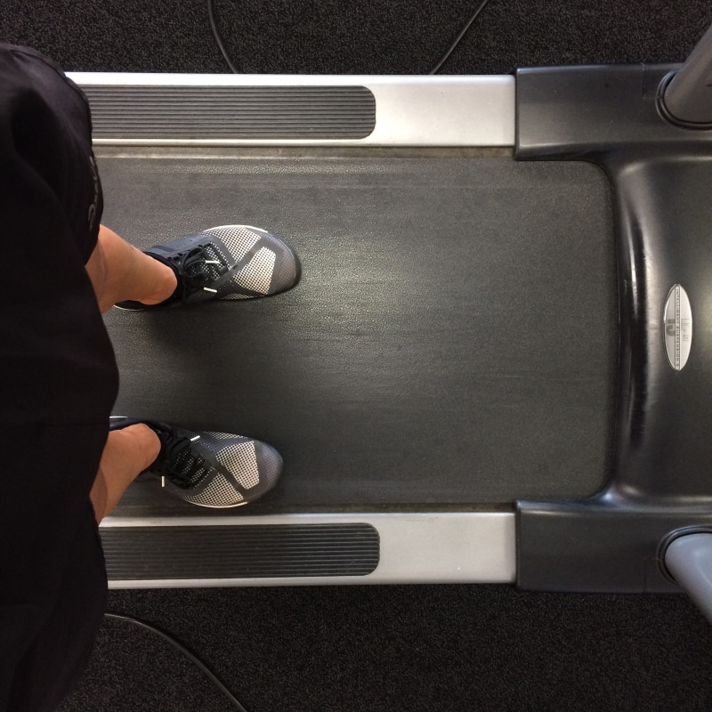 real people, runner, shoes, mode of transportation, travel, car, high angle view, men, land vehicle, lifestyles, transportation, body part, 1080P, motor vehicle