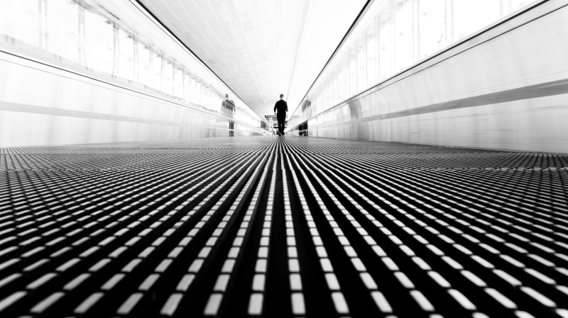 beside, on top, photograph, imagen, piso, treadmill, surface, photography, top, Way, persona, people, pic, white, cinta, foto, metal, black And White, silueta