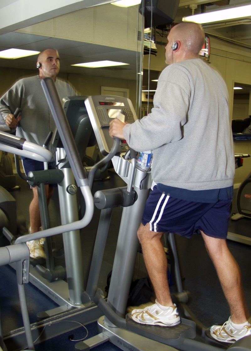 physical condition, to strengthen, cardiovascular exercise, 1080P, people, effort, person, burn calories, mirror, exercise equipment, lifestyles, casual clothing