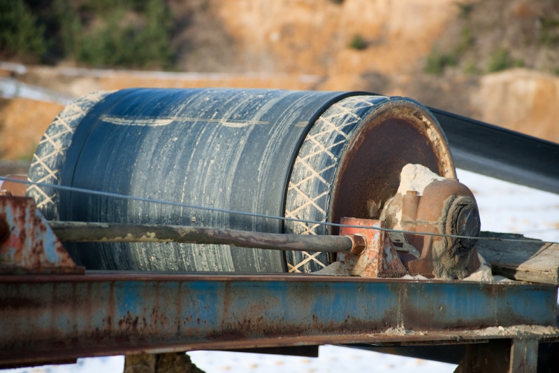 day, 5K, wheel, nature, water, Gravel Pit, forget, assembly line, focus on foreground, weathered, brown sand, motor, outdoors, decline, written off, beach