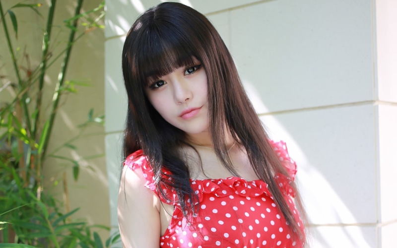 lifestyles, hair, hairstyle, bangs, 1080P, outdoors, looking at camera, real people, young adult, women, young women, contemplation, one person, polka dots