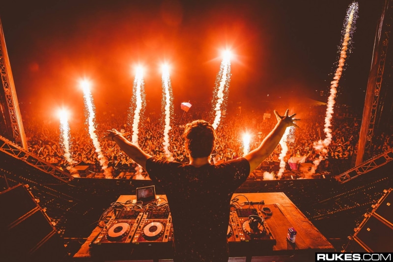 music, black, s, shirt, long exposure, Martin Garrix, illuminated, light, performance, t, DJ, excitement, lifestyles, 1080P, arms raised, arts culture and entertainment