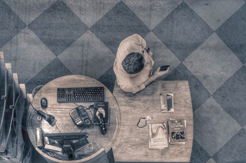 photography themes, pad, table, computer, indoors, group of objects, high angle view, shelf, 5K, technology, photographic equipment, no people, desktop