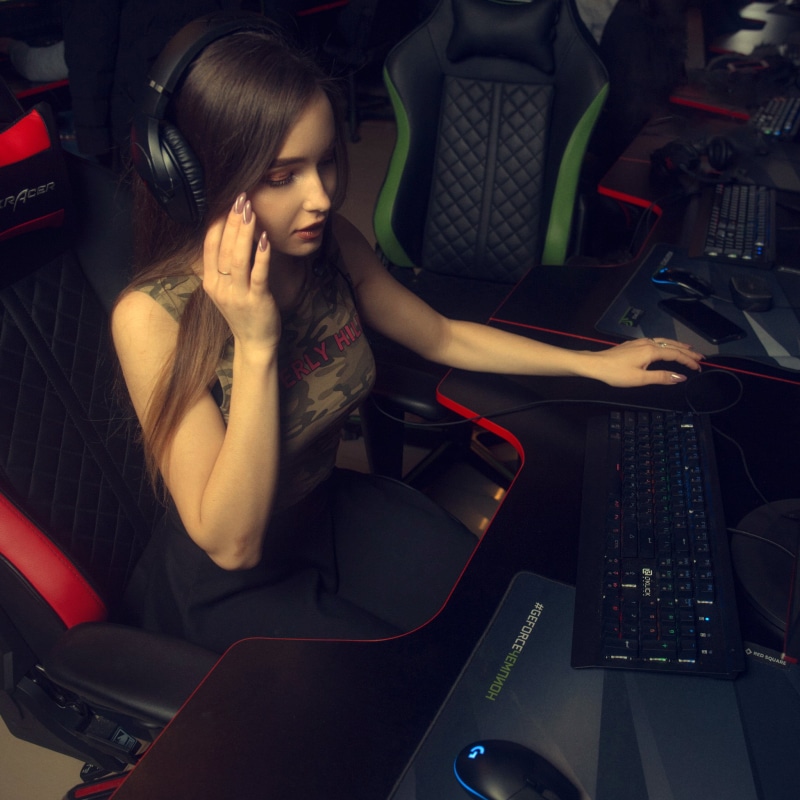 Vadim Aksyonov, women, painted nails, straight hair, keyboards, long hair, computer mice, 1080P, brunette, mouse pad, headphones, makeup