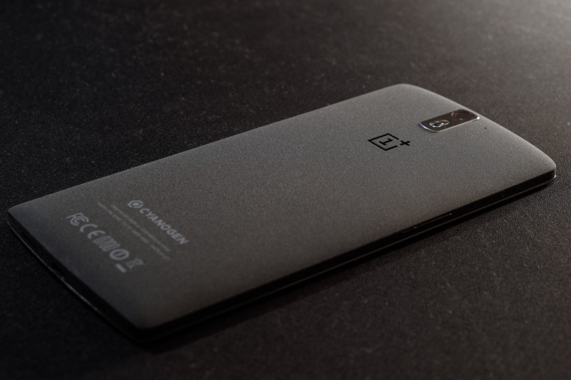 technology, Oneplus One, computer network, computer, connection, no people, communication, table, push button, wireless technology, selective focus, keypad