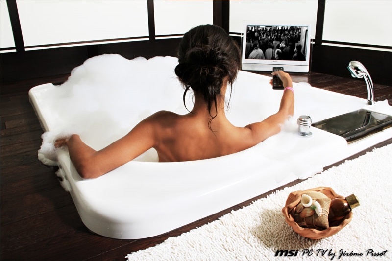 back, real people, one person, taking a bath, shirtless, domestic room, wellbeing, home, adult, domestic bathroom, indoors, food, rear view, 1080P, women