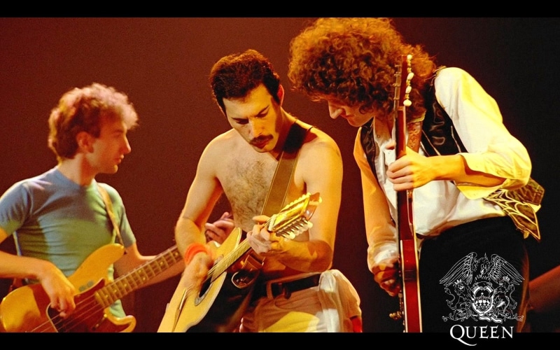 people, waist up, plucking An Instrument, performance, caucasian Ethnicity, guitar, musician, arts culture and entertainment, performer, concert, members