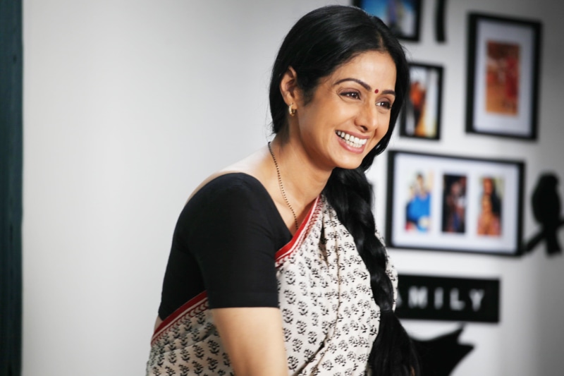 women, english, 2012, white, sridevi, black, smiley, s, m, floral, Movies, Bollywood Movies, shawl, bollywood, 2K, vinglish