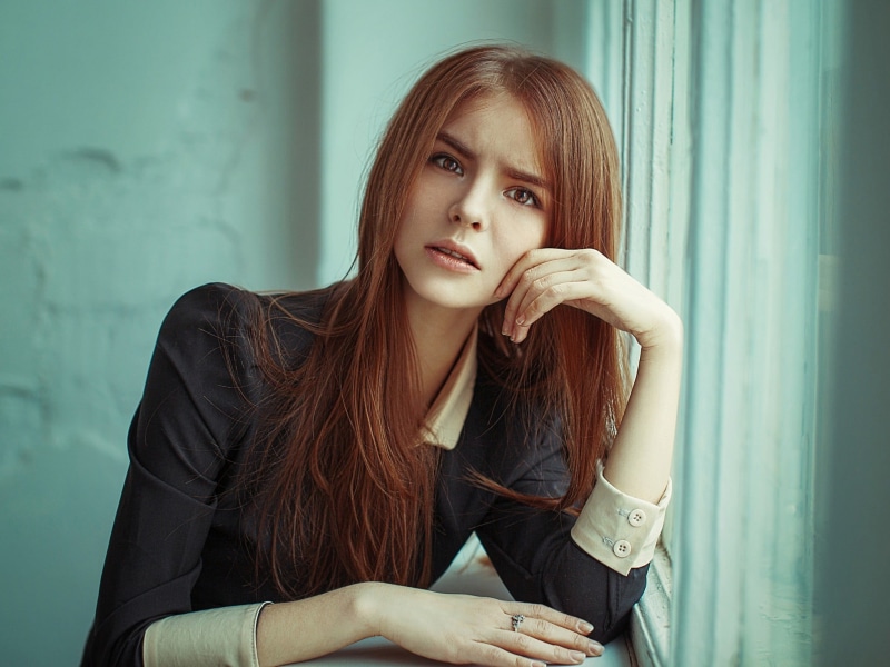 looking, young adult, hair, young women, front view, one person, casual clothing, women, face, contemplation, 1080P, beautiful woman, readhead, long hair
