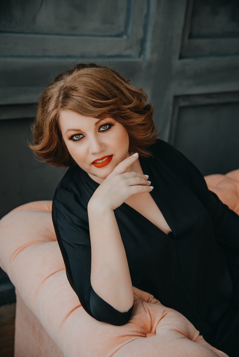 fashion, beauty, sofa, clothing, dress, glamour, stylish, woman, model, person, eyes, lady, style, beautiful, 5K, adult, sit, wear, portrait, hairstyle