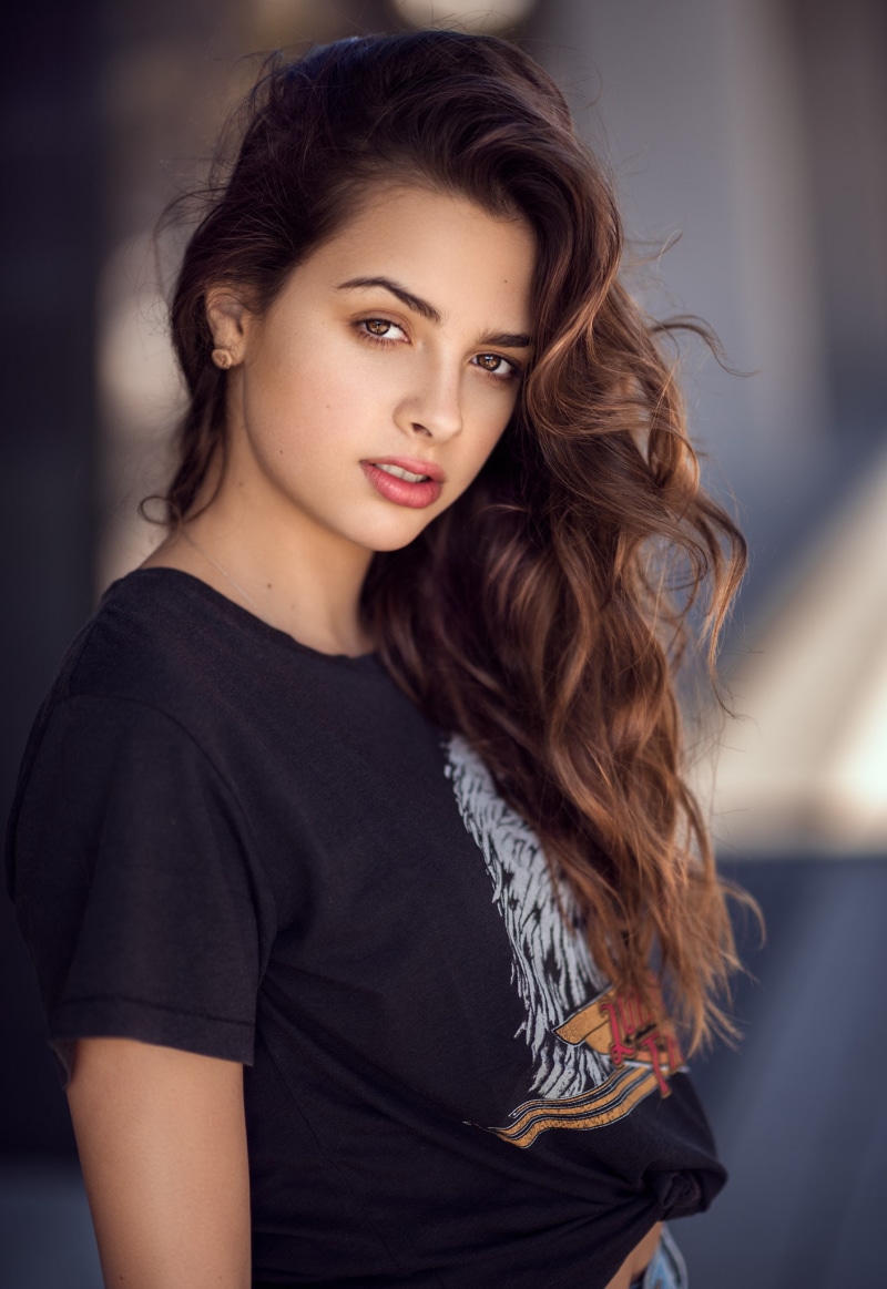 pink lipstick, depth of field, model, T-shirt, looking at viewer, bokeh, women outdoors, women, brunette, portrait display, long hair, portrait, 1080P