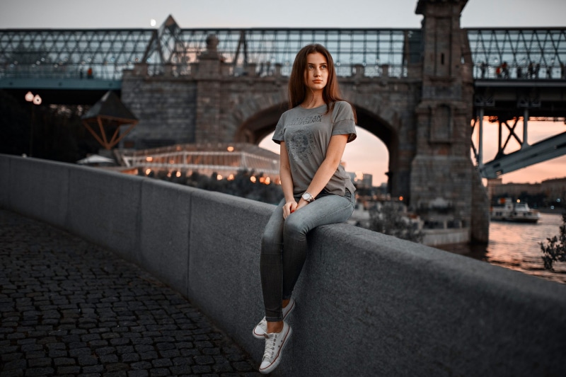 portrait, young adult, city life, bridge - man made structure, adult, red nails, women outdoors, running, looking away, sneakers, young women, hairstyle