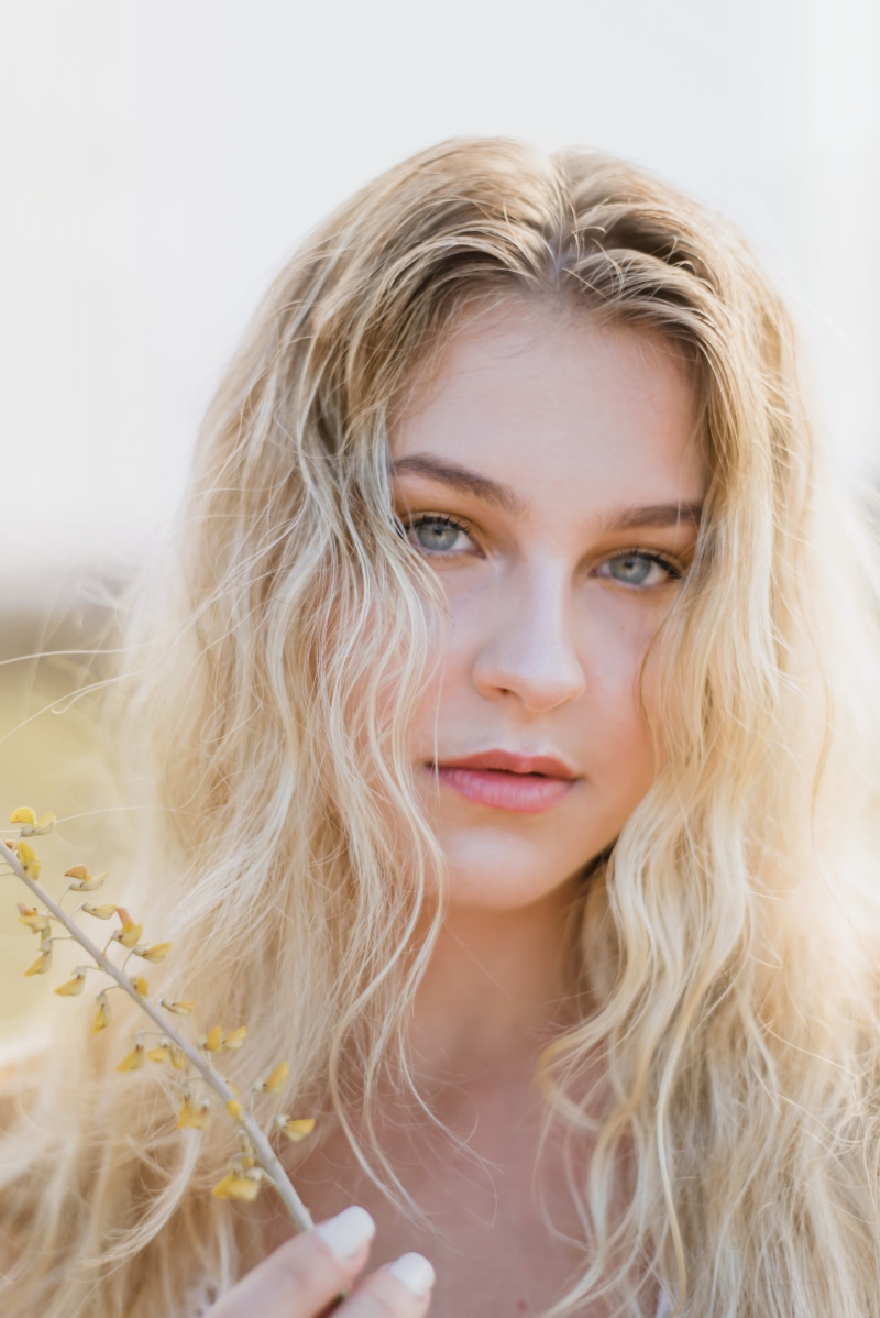 lips, young women, view, skin, one person, blonde, human, photoshoot, close, facial expression, lifestyles, adult, close-up, looking at camera, model, makeup