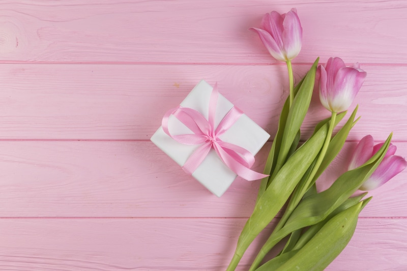 flowers, wood, 5K, fresh, bouquet, spring, romantic, love, gift, pink, tulips, tender, with love