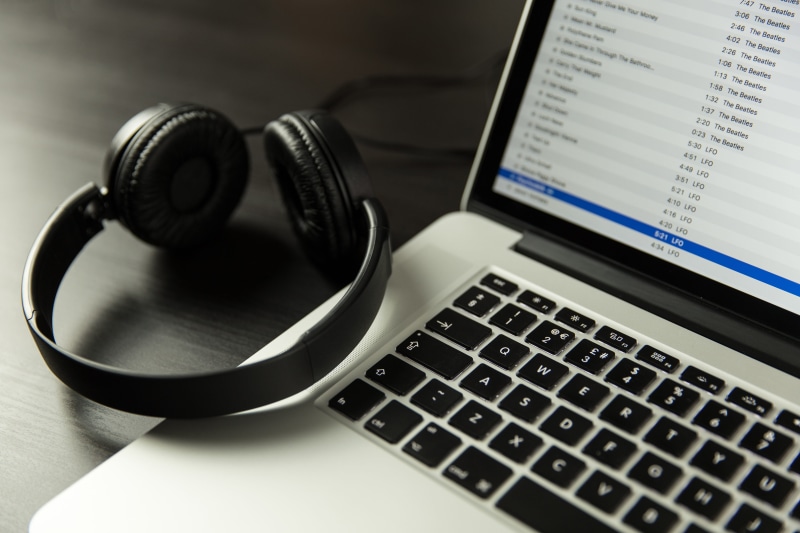 computer equipment, wireless technology, alongside, table, computer, blank, business, paper, connection, close-up, keyboard, laptop, iTunes, modern, technology