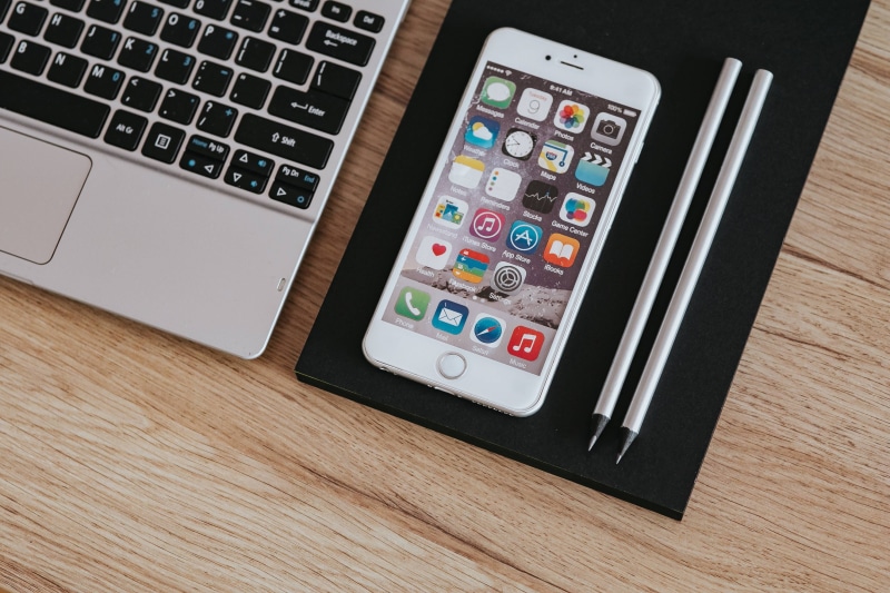 Apple, electrical equipment, connection, notebook, computer key, 4K, keyboard, technology, smartphone, portable information device, computer Monitor, white