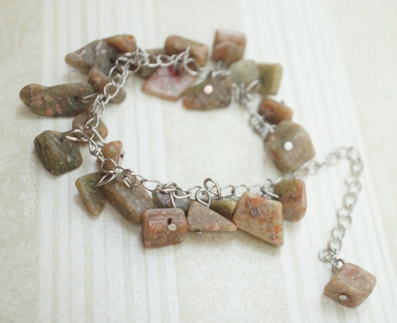 accessories, no people, bead, close-up, cabochon, bracelet, setting, gemstone, jewel, tan beaded, spirituality, natural, metal, focus on foreground, anklet