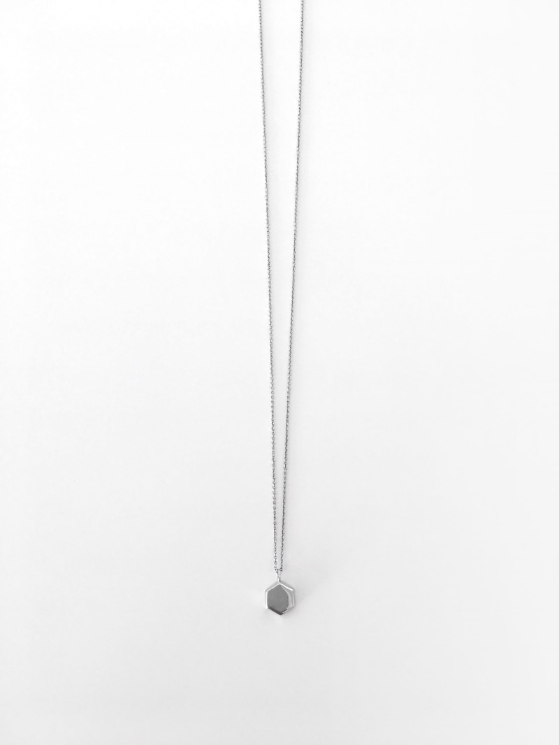technology, necklace, minimalist, close-up, crystal, minimal, hanging, rod, nature, white background, silver, simplicity, white, cut out, juwellery, single object