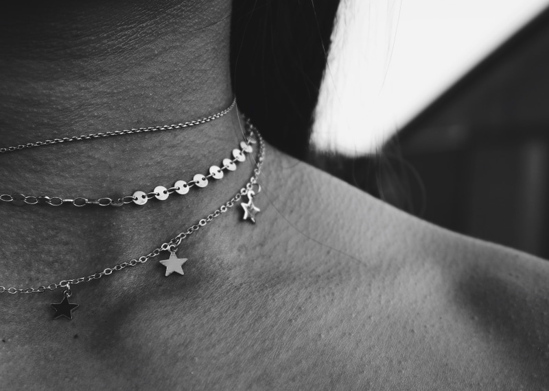 real people, neck, chain, gemstone, midsection, luxury, bead, human body part, women, accessories, finger, human neck, skin, day, necklace, one person