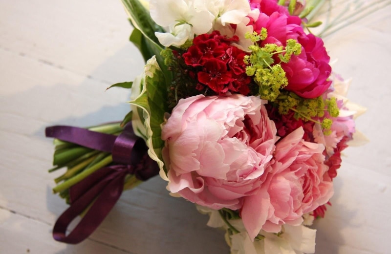 pink, vulnerability, red, gift, summer, table, valentines Day - Holiday, freshness, love, backgrounds, event, celebration, bouquet, nature, close-up, focus on foreground