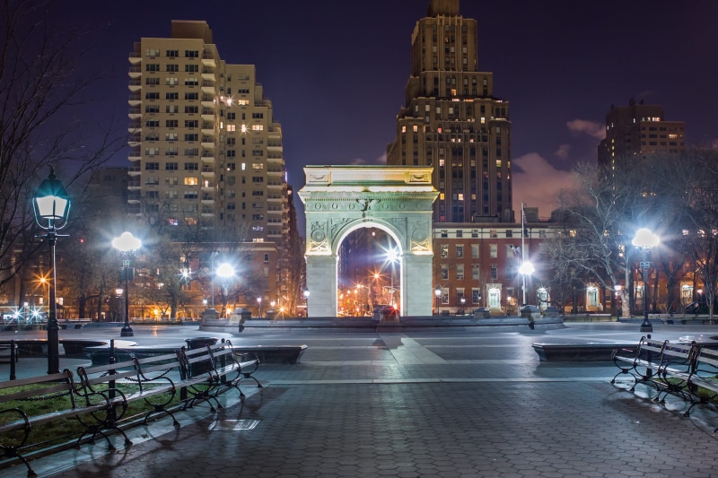 lighting equipment, arch, building exterior, built structure, park, travel destinations, street lamp, building, city park, street, tall - high, skyscraper