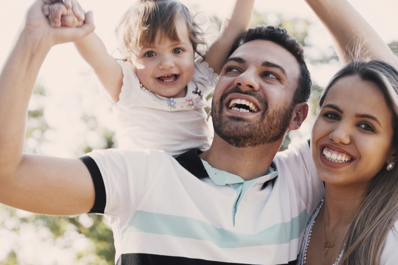 mother, girl, cute, daughter, looking at camera, enjoyment, happiness, people, mom, real people, child, nature, parents, headshot, photoshoot, joy, positive emotion
