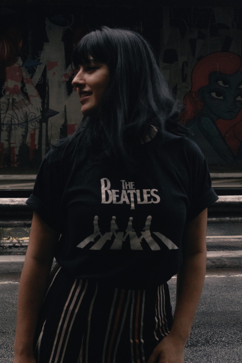 text, smiling, beautiful woman, happiness, beatles, indoors, real people, abbey, hairstyle, wearing, young women, pose, shirt, 5K, leisure activity, recreation