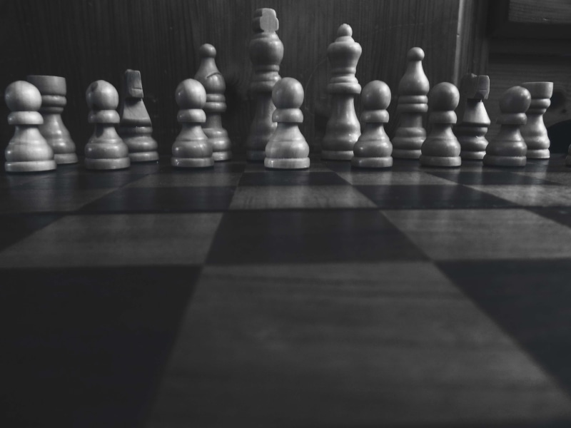 move, chess pieces, large group of objects, still life, strategy, close-up, chess, queen - chess piece, king - chess piece, relaxation, absence, modern