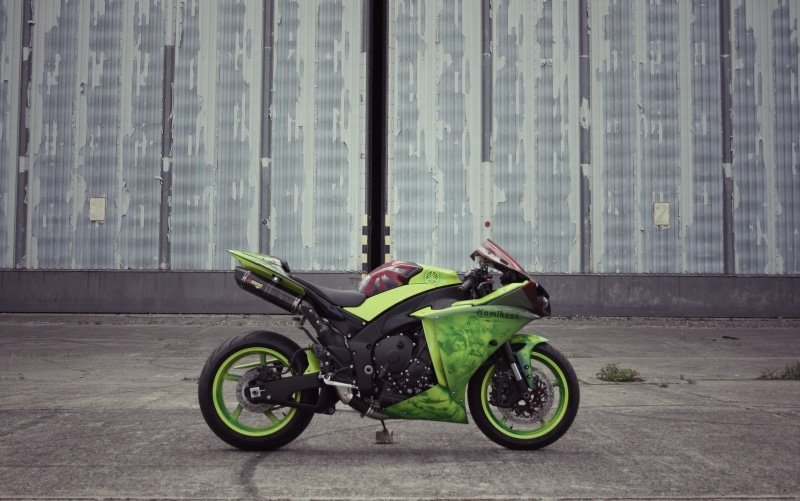 sports, motorcycle, tricycle, wall, scooter, wall - building feature, 4K, architecture, profile, side view, building exterior, transportation, no people